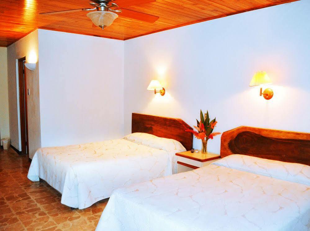 מנואל אנטוניו Karahe Beach Hotel מראה חיצוני תמונה